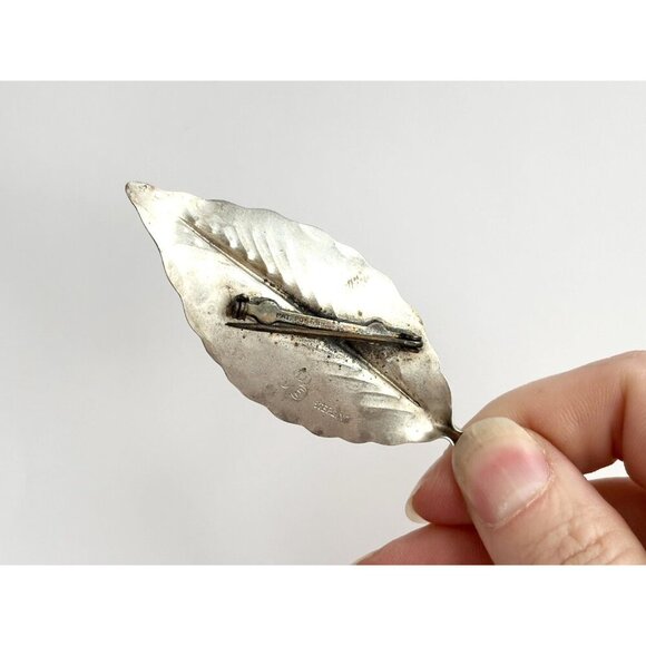 Stuart Nye Leaf Shaped Hand Wrought Sterling Silver Vintage Hand Carved Brooch - Picture 7 of 8